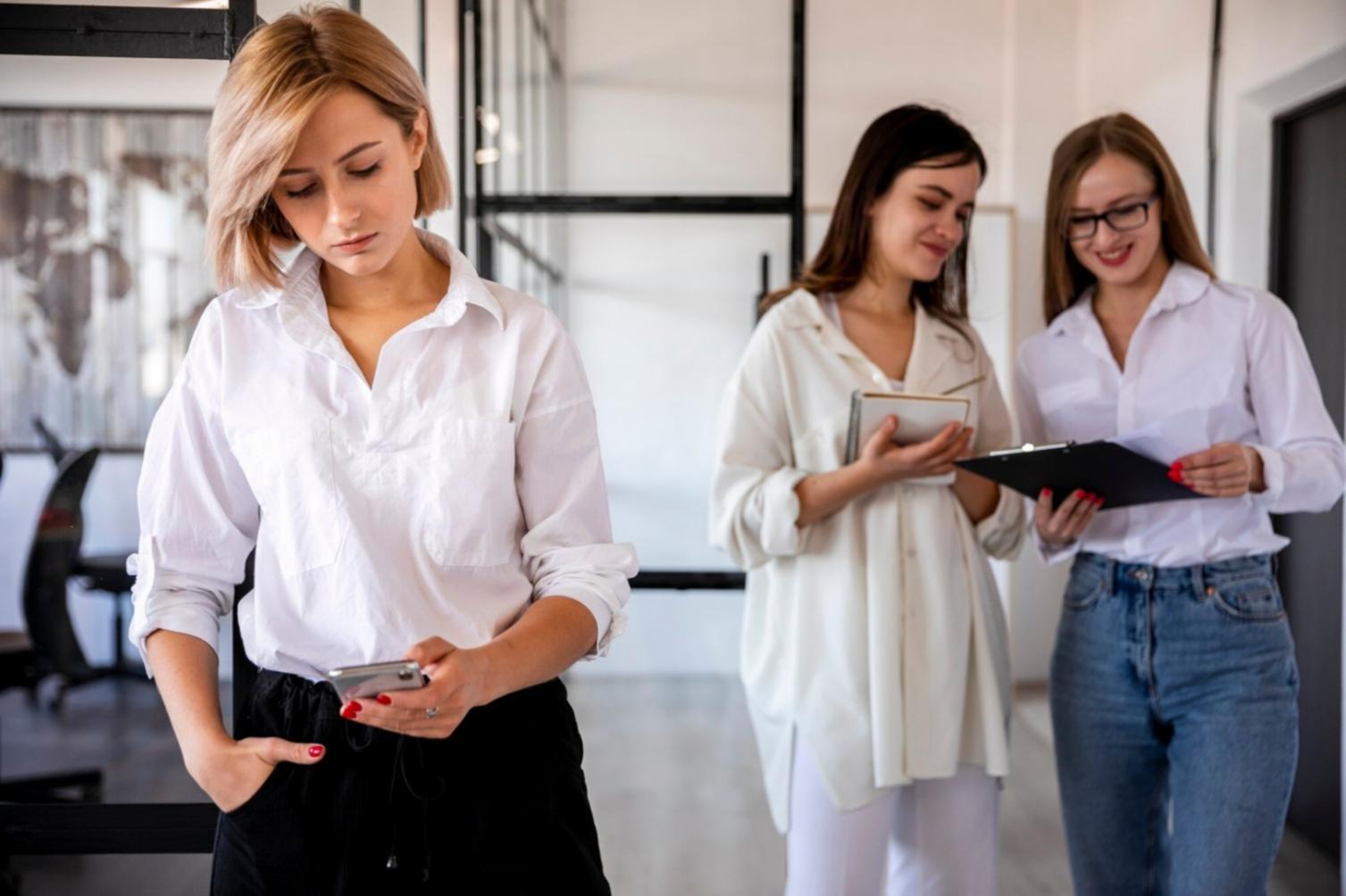 Gemeinsame Arbeit an Finanzstrategien mit Partnern