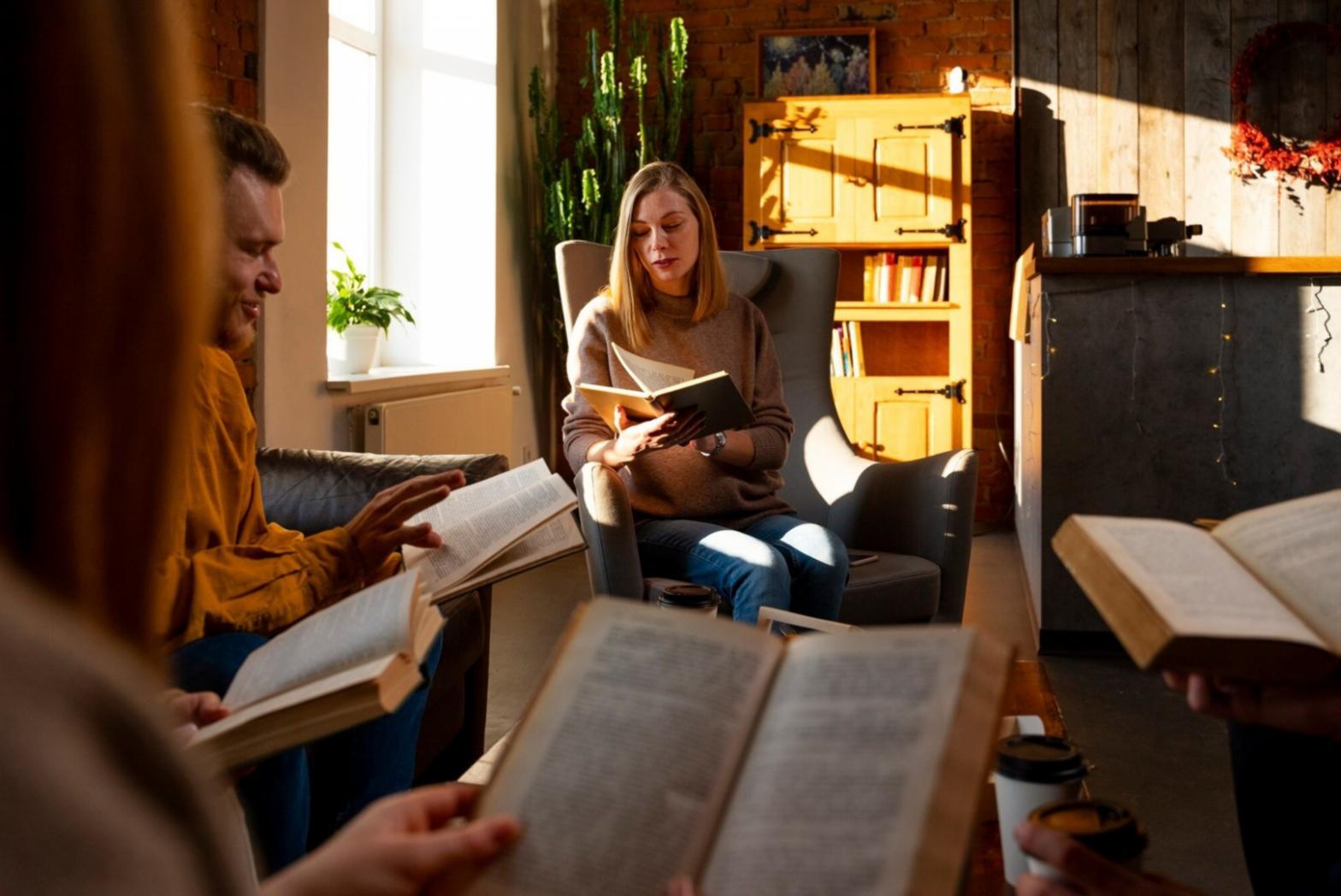 Gemeinsame Diskussion von Budgetstrategien in einer Gruppe