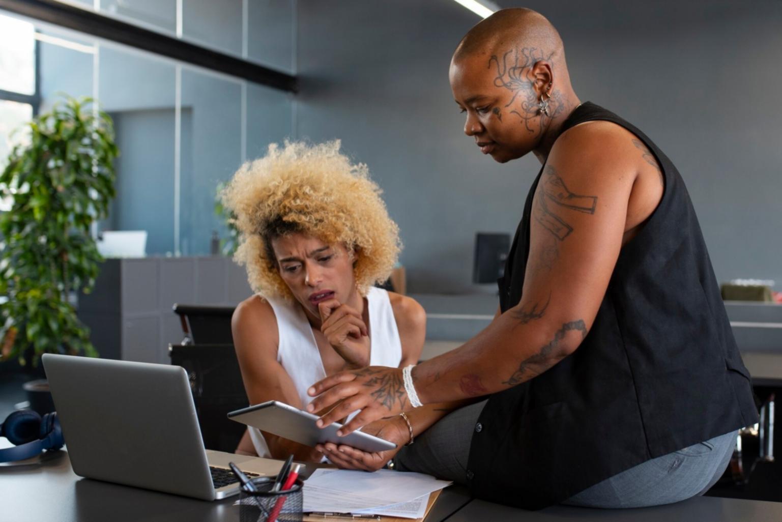Unser modernes Schulungsgebäude in Mittenwald mit Blick auf die Alpen
